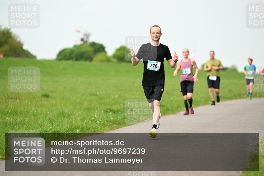 10.05.2026 - 8. Wedeler Halbmarathon Dr. Thomas Lammeyer http://msf.ph/oto/9697239 10.05.2026 11:28:28 Laufen 776 meine-sportfotos.de