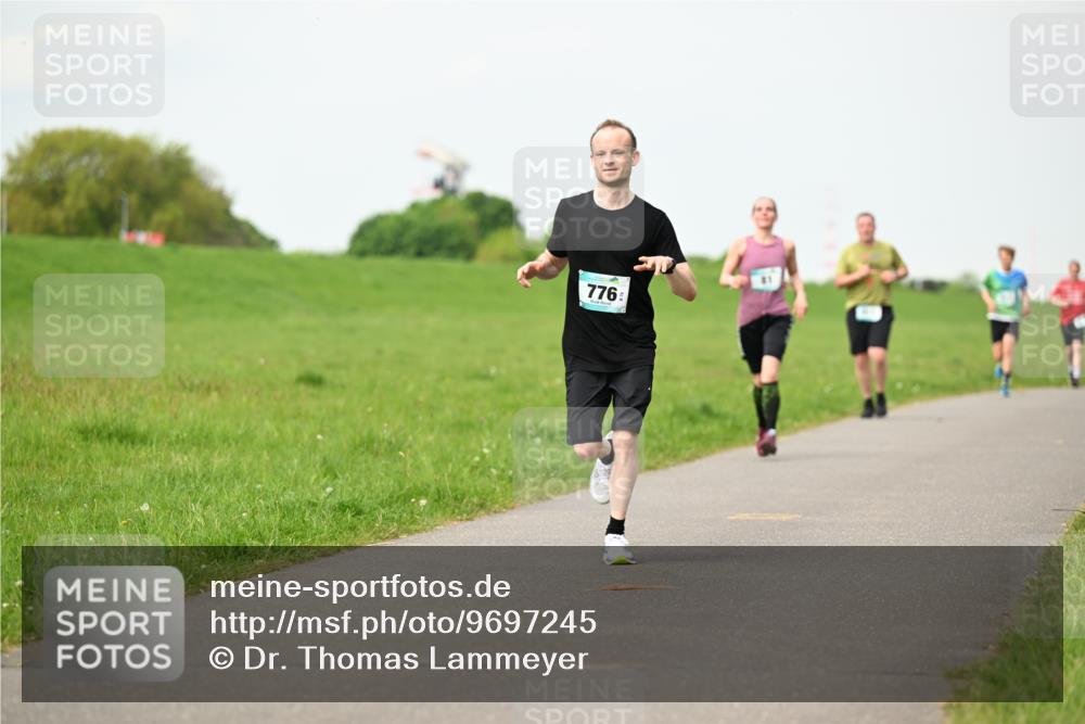 10.05.2026 - 8. Wedeler Halbmarathon Dr. Thomas Lammeyer http://msf.ph/oto/9697245 10.05.2026 11:28:29 Laufen 776 meine-sportfotos.de