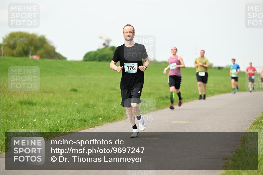 10.05.2026 - 8. Wedeler Halbmarathon Dr. Thomas Lammeyer http://msf.ph/oto/9697247 10.05.2026 11:28:30 Laufen 776 meine-sportfotos.de