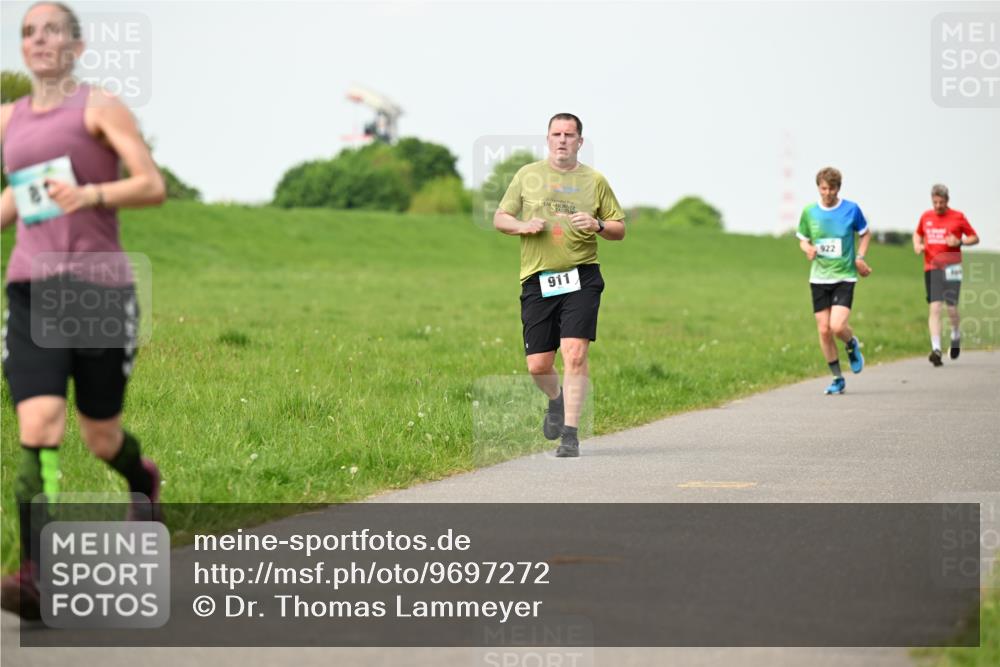 10.05.2026 - 8. Wedeler Halbmarathon Dr. Thomas Lammeyer http://msf.ph/oto/9697272 10.05.2026 11:28:35 Laufen 911, 922 meine-sportfotos.de