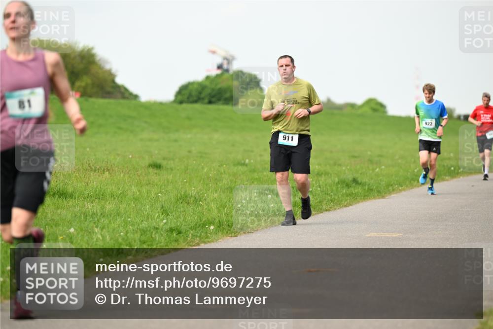10.05.2026 - 8. Wedeler Halbmarathon Dr. Thomas Lammeyer http://msf.ph/oto/9697275 10.05.2026 11:28:35 Laufen 922, 911 meine-sportfotos.de