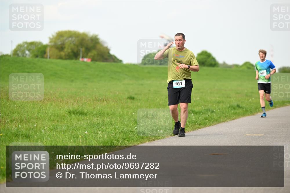 10.05.2026 - 8. Wedeler Halbmarathon Dr. Thomas Lammeyer http://msf.ph/oto/9697282 10.05.2026 11:28:36 Laufen 922, 911 meine-sportfotos.de