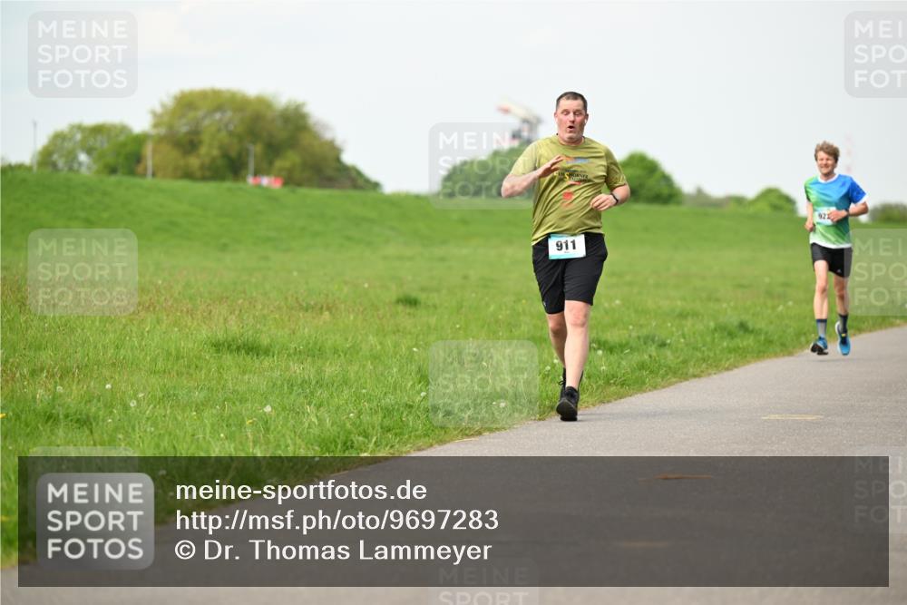 10.05.2026 - 8. Wedeler Halbmarathon Dr. Thomas Lammeyer http://msf.ph/oto/9697283 10.05.2026 11:28:36 Laufen 911, 922 meine-sportfotos.de