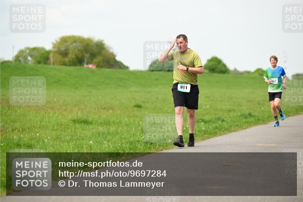 10.05.2026 - 8. Wedeler Halbmarathon Dr. Thomas Lammeyer http://msf.ph/oto/9697284 10.05.2026 11:28:36 Laufen 911, 922 meine-sportfotos.de
