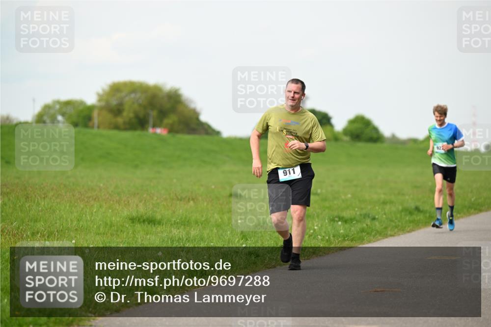 10.05.2026 - 8. Wedeler Halbmarathon Dr. Thomas Lammeyer http://msf.ph/oto/9697288 10.05.2026 11:28:37 Laufen 2025, 911, 922 meine-sportfotos.de