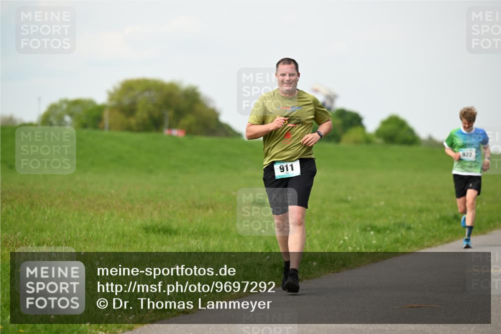 10.05.2026 - 8. Wedeler Halbmarathon Dr. Thomas Lammeyer http://msf.ph/oto/9697292 10.05.2026 11:28:37 Laufen 2025, 911, 922 meine-sportfotos.de
