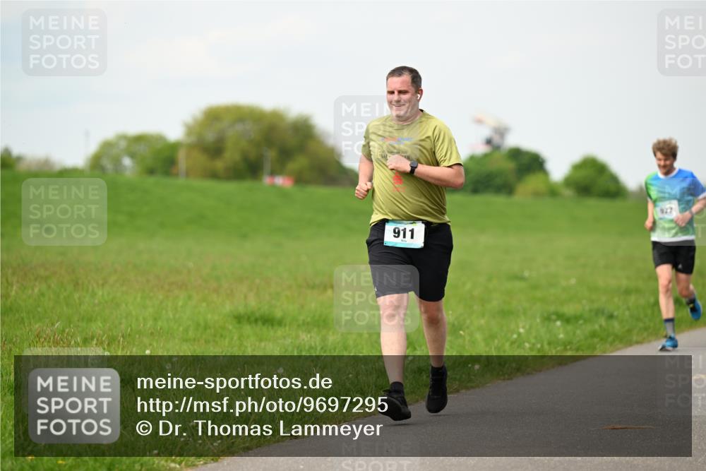 10.05.2026 - 8. Wedeler Halbmarathon Dr. Thomas Lammeyer http://msf.ph/oto/9697295 10.05.2026 11:28:38 Laufen 2025, 911 meine-sportfotos.de
