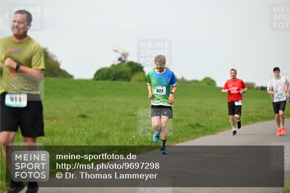 10.05.2026 - 8. Wedeler Halbmarathon Dr. Thomas Lammeyer http://msf.ph/oto/9697298 10.05.2026 11:28:39 Laufen 911, 922, 632 meine-sportfotos.de