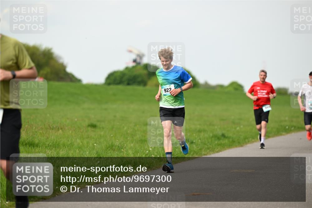 10.05.2026 - 8. Wedeler Halbmarathon Dr. Thomas Lammeyer http://msf.ph/oto/9697300 10.05.2026 11:28:39 Laufen 922 meine-sportfotos.de
