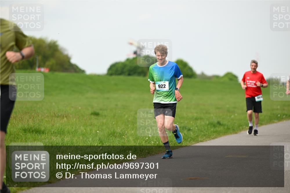 10.05.2026 - 8. Wedeler Halbmarathon Dr. Thomas Lammeyer http://msf.ph/oto/9697301 10.05.2026 11:28:39 Laufen 922, 669 meine-sportfotos.de