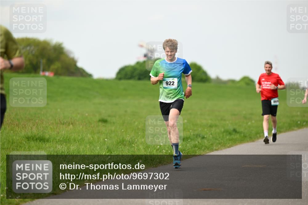 10.05.2026 - 8. Wedeler Halbmarathon Dr. Thomas Lammeyer http://msf.ph/oto/9697302 10.05.2026 11:28:39 Laufen 922, 869 meine-sportfotos.de