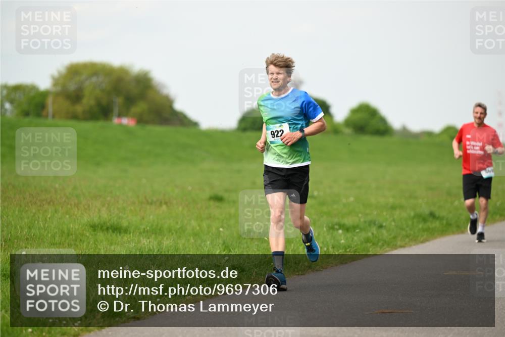 10.05.2026 - 8. Wedeler Halbmarathon Dr. Thomas Lammeyer http://msf.ph/oto/9697306 10.05.2026 11:28:40 Laufen 922 meine-sportfotos.de