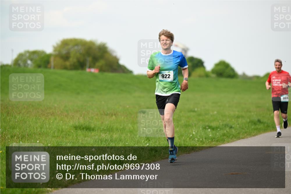 10.05.2026 - 8. Wedeler Halbmarathon Dr. Thomas Lammeyer http://msf.ph/oto/9697308 10.05.2026 11:28:40 Laufen 922, 869 meine-sportfotos.de