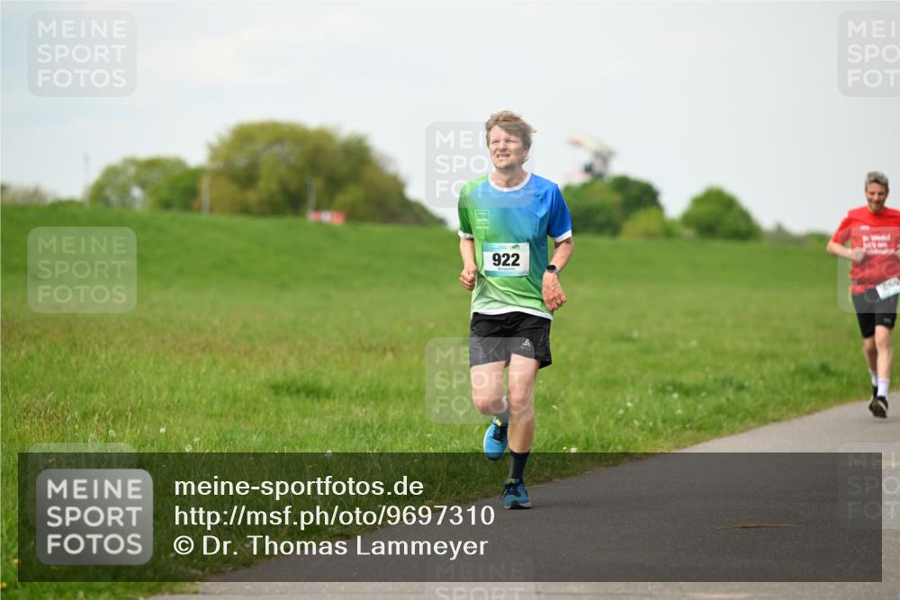 10.05.2026 - 8. Wedeler Halbmarathon Dr. Thomas Lammeyer http://msf.ph/oto/9697310 10.05.2026 11:28:41 Laufen 922, 866 meine-sportfotos.de