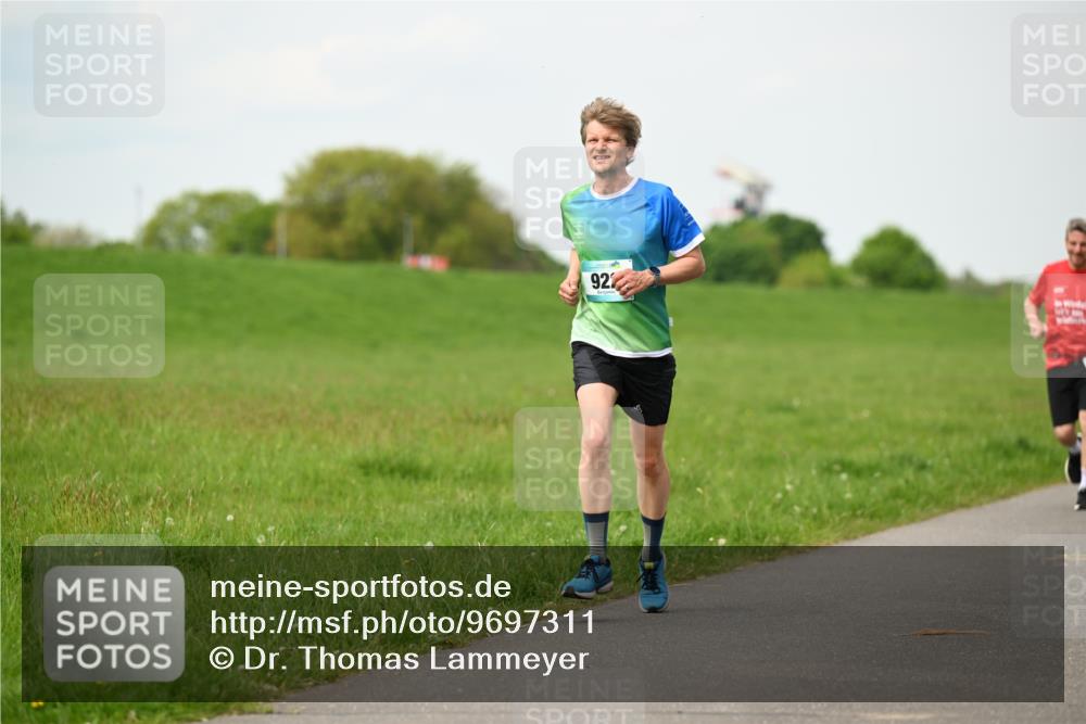 10.05.2026 - 8. Wedeler Halbmarathon Dr. Thomas Lammeyer http://msf.ph/oto/9697311 10.05.2026 11:28:41 Laufen 921 meine-sportfotos.de
