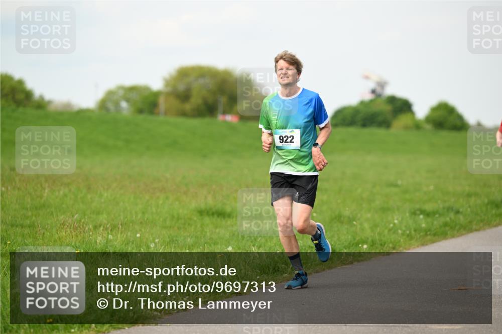 10.05.2026 - 8. Wedeler Halbmarathon Dr. Thomas Lammeyer http://msf.ph/oto/9697313 10.05.2026 11:28:41 Laufen 922 meine-sportfotos.de