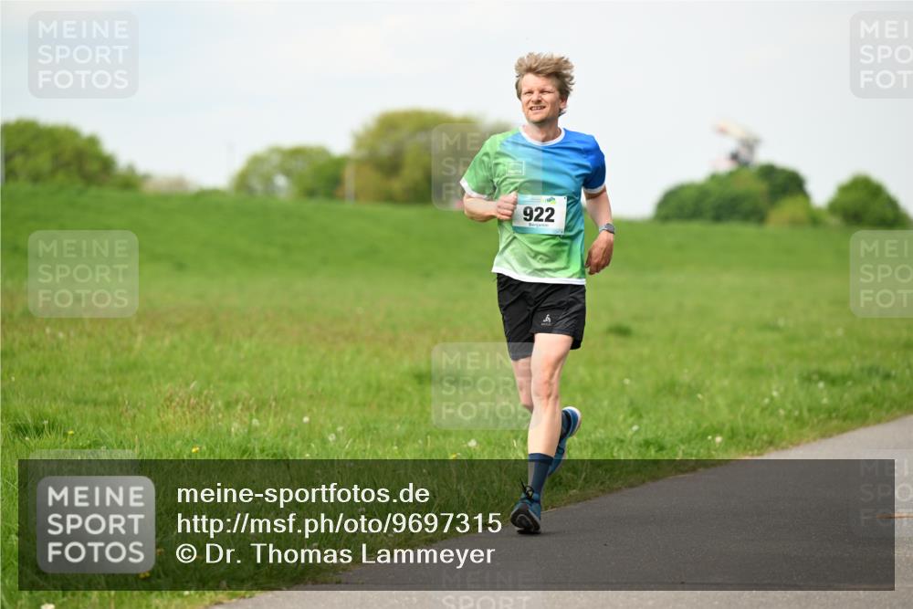 10.05.2026 - 8. Wedeler Halbmarathon Dr. Thomas Lammeyer http://msf.ph/oto/9697315 10.05.2026 11:28:41 Laufen 922 meine-sportfotos.de