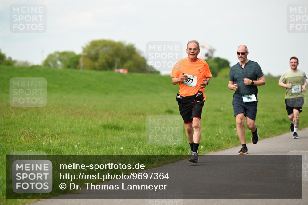 10.05.2026 - 8. Wedeler Halbmarathon Dr. Thomas Lammeyer http://msf.ph/oto/9697364 10.05.2026 11:28:51 Laufen 425 meine-sportfotos.de