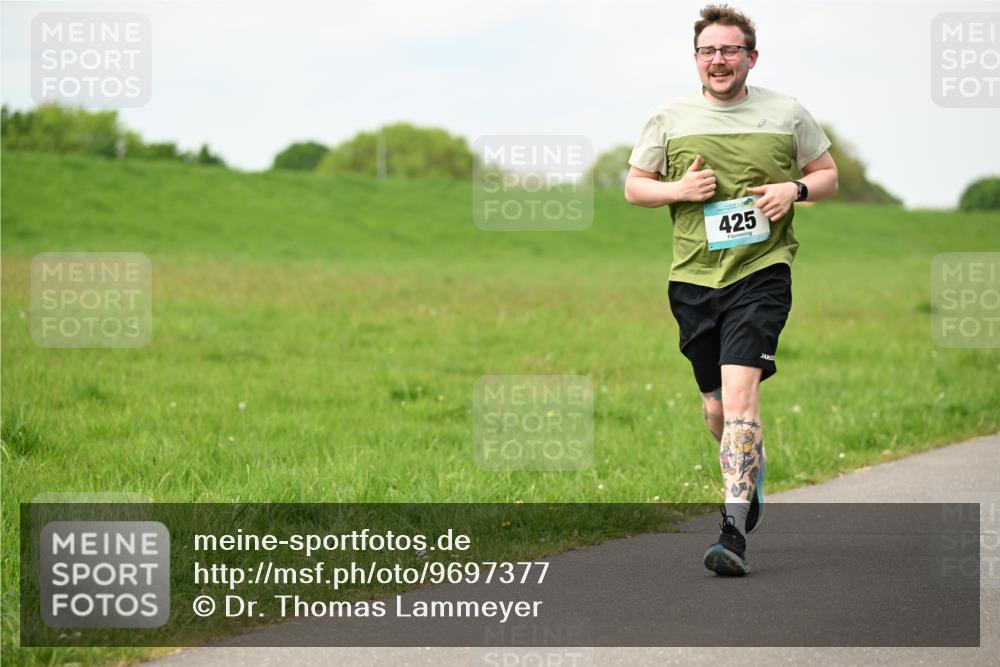 10.05.2026 - 8. Wedeler Halbmarathon Dr. Thomas Lammeyer http://msf.ph/oto/9697377 10.05.2026 11:28:57 Laufen 425 meine-sportfotos.de