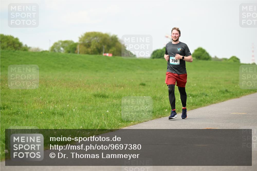 10.05.2026 - 8. Wedeler Halbmarathon Dr. Thomas Lammeyer http://msf.ph/oto/9697380 10.05.2026 11:28:59 Laufen 750 meine-sportfotos.de