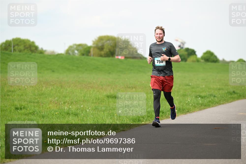 10.05.2026 - 8. Wedeler Halbmarathon Dr. Thomas Lammeyer http://msf.ph/oto/9697386 10.05.2026 11:29:00 Laufen 750 meine-sportfotos.de