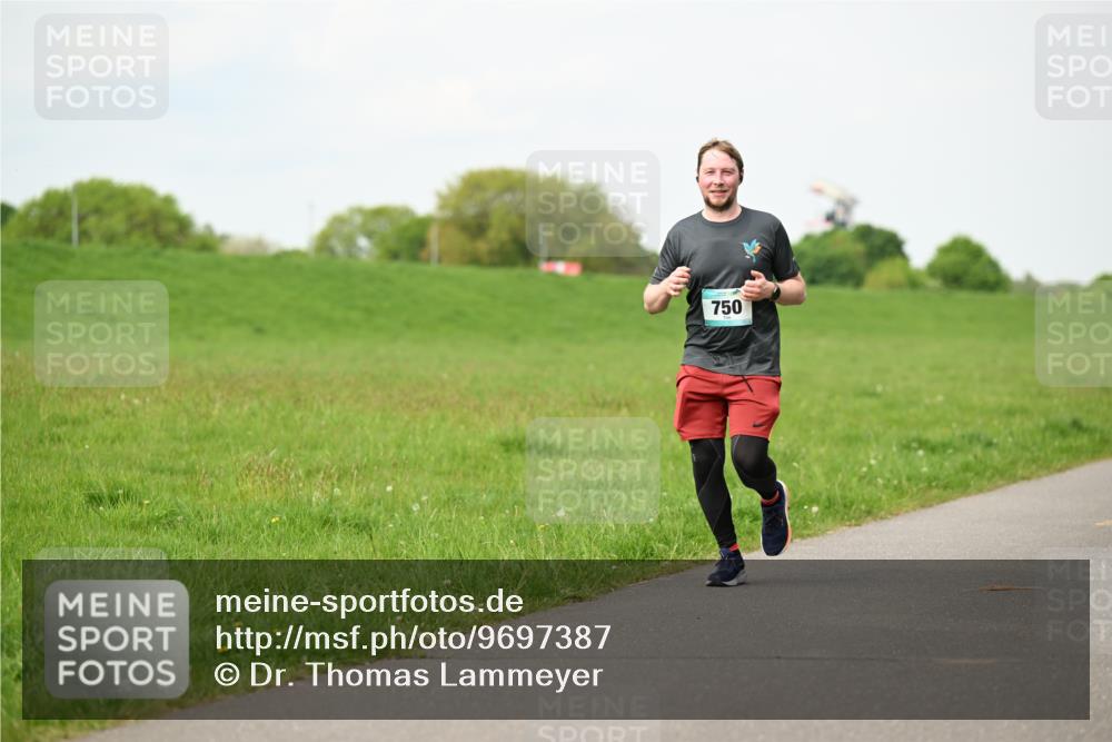 10.05.2026 - 8. Wedeler Halbmarathon Dr. Thomas Lammeyer http://msf.ph/oto/9697387 10.05.2026 11:29:00 Laufen 750 meine-sportfotos.de