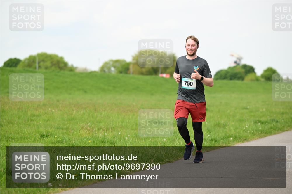 10.05.2026 - 8. Wedeler Halbmarathon Dr. Thomas Lammeyer http://msf.ph/oto/9697390 10.05.2026 11:29:00 Laufen 750 meine-sportfotos.de