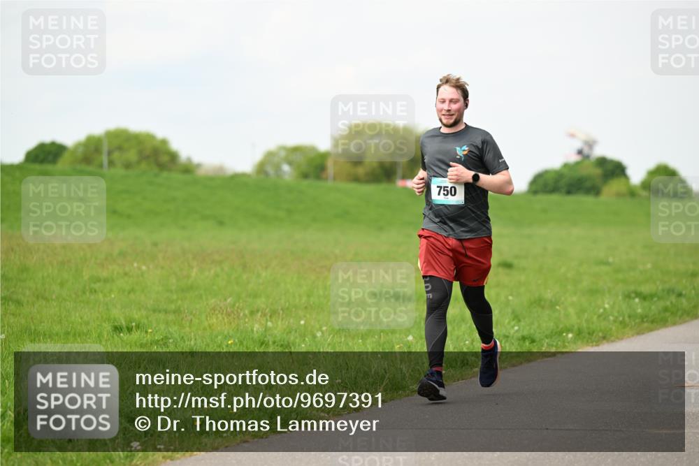 10.05.2026 - 8. Wedeler Halbmarathon Dr. Thomas Lammeyer http://msf.ph/oto/9697391 10.05.2026 11:29:01 Laufen 750 meine-sportfotos.de