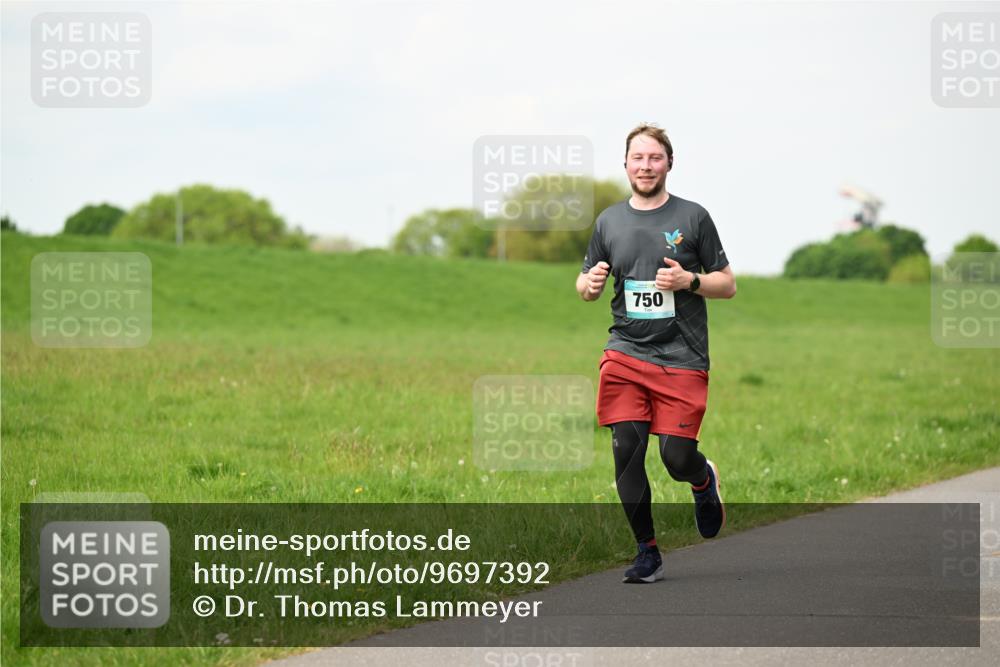 10.05.2026 - 8. Wedeler Halbmarathon Dr. Thomas Lammeyer http://msf.ph/oto/9697392 10.05.2026 11:29:01 Laufen 750 meine-sportfotos.de