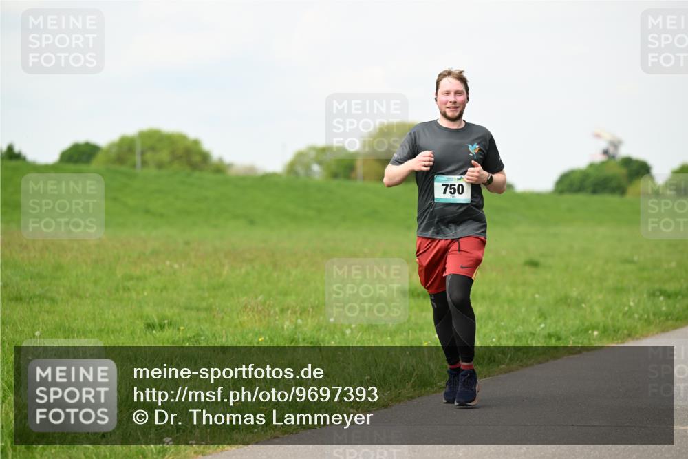 10.05.2026 - 8. Wedeler Halbmarathon Dr. Thomas Lammeyer http://msf.ph/oto/9697393 10.05.2026 11:29:01 Laufen 750 meine-sportfotos.de