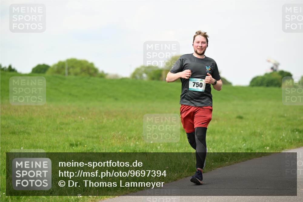 10.05.2026 - 8. Wedeler Halbmarathon Dr. Thomas Lammeyer http://msf.ph/oto/9697394 10.05.2026 11:29:01 Laufen 750 meine-sportfotos.de
