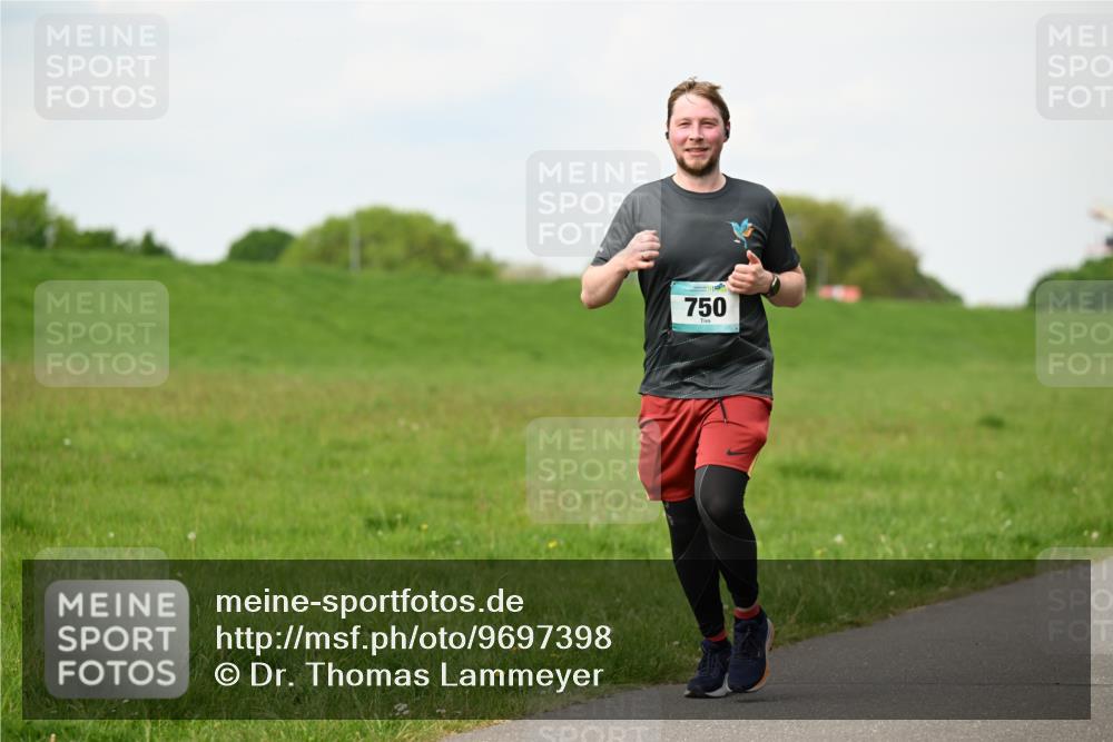 10.05.2026 - 8. Wedeler Halbmarathon Dr. Thomas Lammeyer http://msf.ph/oto/9697398 10.05.2026 11:29:02 Laufen 750 meine-sportfotos.de