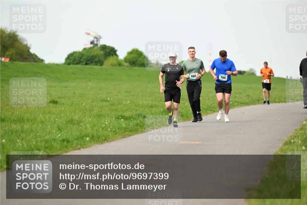 10.05.2026 - 8. Wedeler Halbmarathon Dr. Thomas Lammeyer http://msf.ph/oto/9697399 10.05.2026 11:29:06 Laufen 765 meine-sportfotos.de