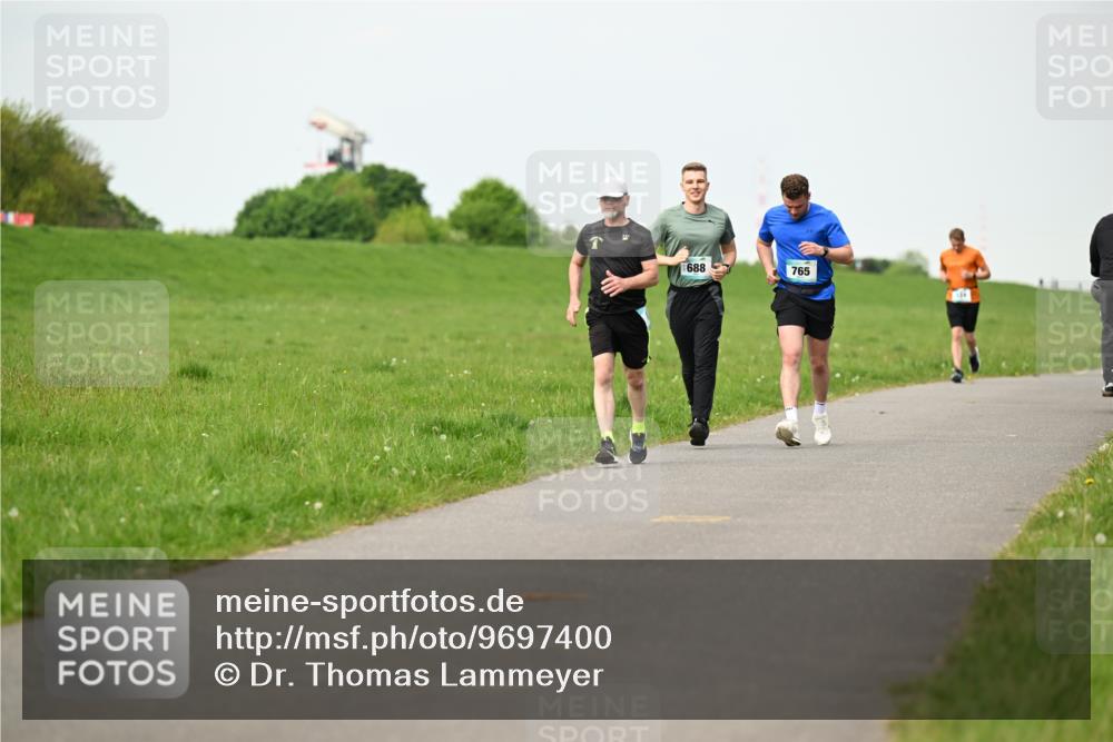 10.05.2026 - 8. Wedeler Halbmarathon Dr. Thomas Lammeyer http://msf.ph/oto/9697400 10.05.2026 11:29:06 Laufen 795 meine-sportfotos.de