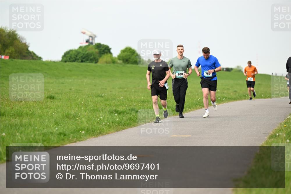 10.05.2026 - 8. Wedeler Halbmarathon Dr. Thomas Lammeyer http://msf.ph/oto/9697401 10.05.2026 11:29:06 Laufen 765 meine-sportfotos.de