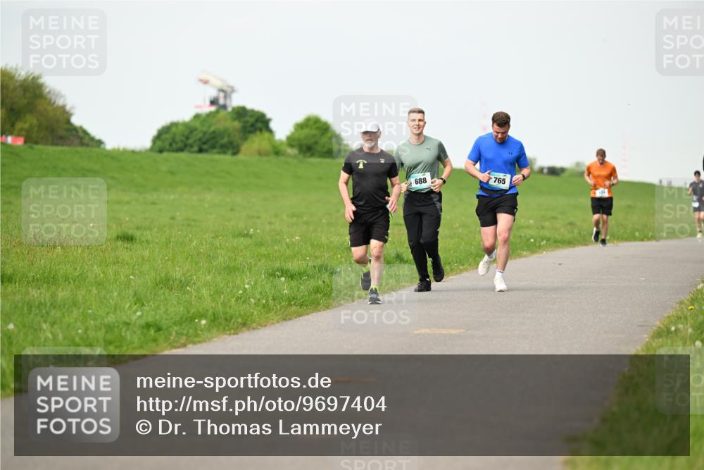10.05.2026 - 8. Wedeler Halbmarathon Dr. Thomas Lammeyer http://msf.ph/oto/9697404 10.05.2026 11:29:06 Laufen 889 meine-sportfotos.de