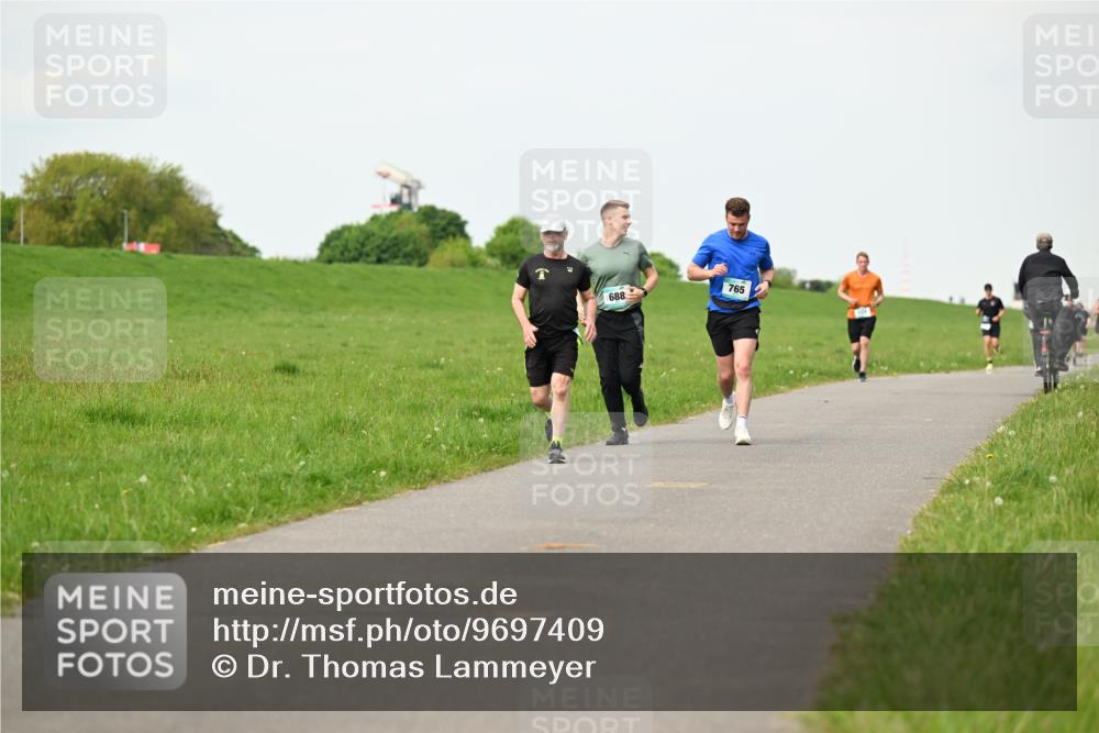 10.05.2026 - 8. Wedeler Halbmarathon Dr. Thomas Lammeyer http://msf.ph/oto/9697409 10.05.2026 11:29:07 Laufen 688, 765 meine-sportfotos.de