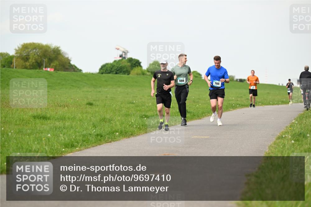 10.05.2026 - 8. Wedeler Halbmarathon Dr. Thomas Lammeyer http://msf.ph/oto/9697410 10.05.2026 11:29:07 Laufen 688, 765 meine-sportfotos.de