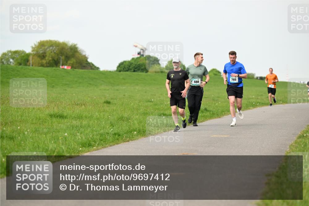 10.05.2026 - 8. Wedeler Halbmarathon Dr. Thomas Lammeyer http://msf.ph/oto/9697412 10.05.2026 11:29:08 Laufen 688, 765 meine-sportfotos.de
