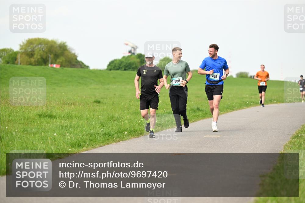 10.05.2026 - 8. Wedeler Halbmarathon Dr. Thomas Lammeyer http://msf.ph/oto/9697420 10.05.2026 11:29:09 Laufen 688, 765 meine-sportfotos.de