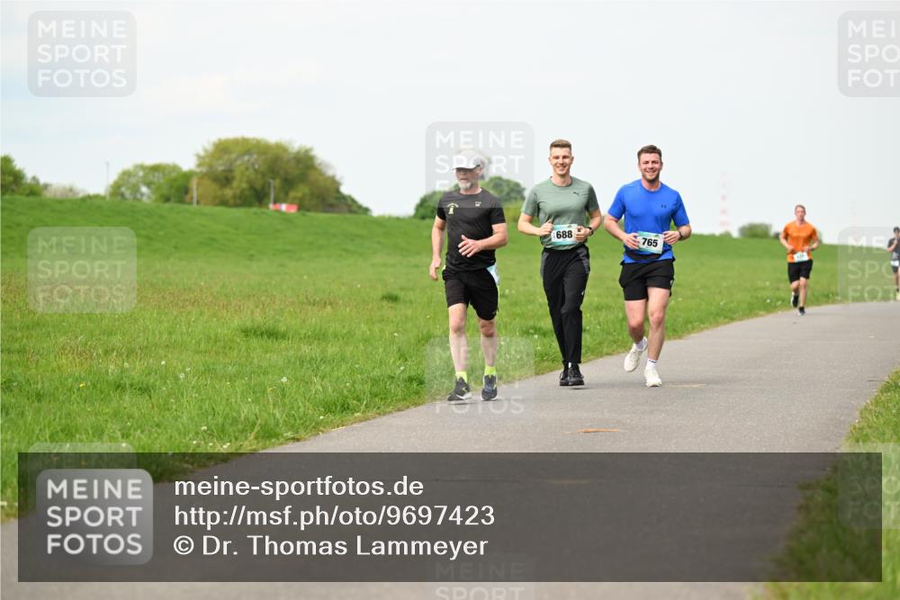 10.05.2026 - 8. Wedeler Halbmarathon Dr. Thomas Lammeyer http://msf.ph/oto/9697423 10.05.2026 11:29:09 Laufen  meine-sportfotos.de