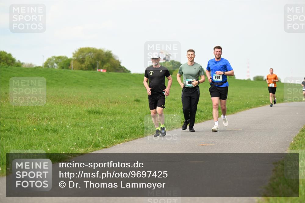10.05.2026 - 8. Wedeler Halbmarathon Dr. Thomas Lammeyer http://msf.ph/oto/9697425 10.05.2026 11:29:10 Laufen 765 meine-sportfotos.de