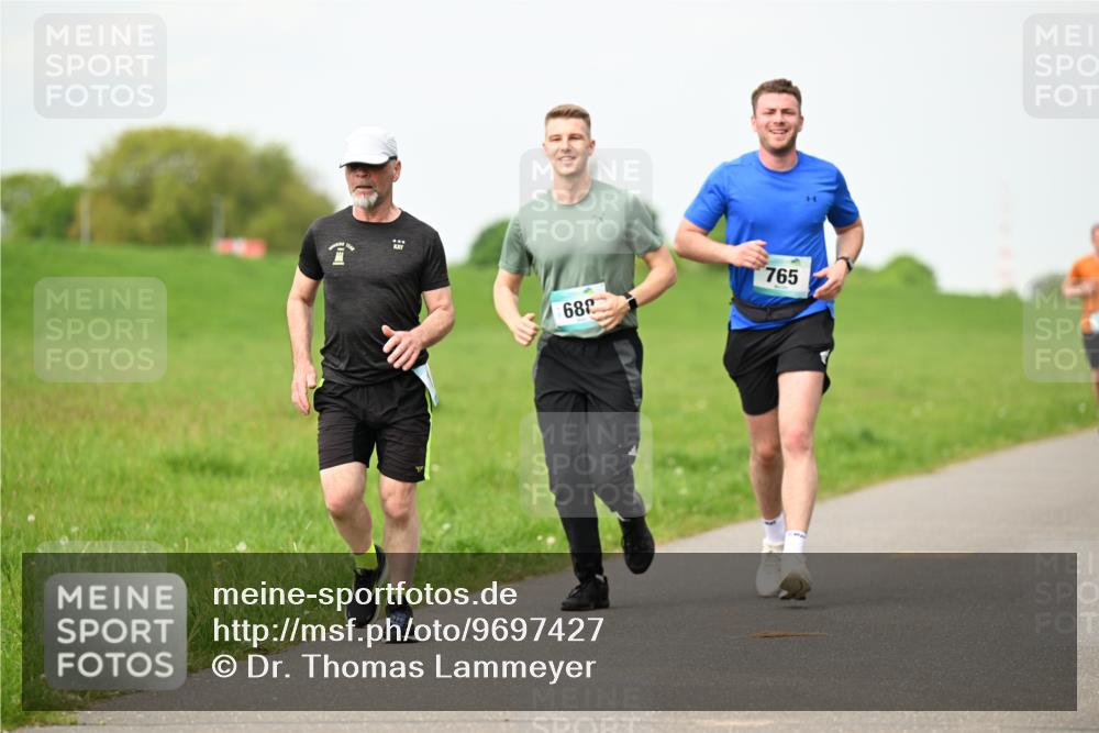 10.05.2026 - 8. Wedeler Halbmarathon Dr. Thomas Lammeyer http://msf.ph/oto/9697427 10.05.2026 11:29:11 Laufen 688, 765 meine-sportfotos.de