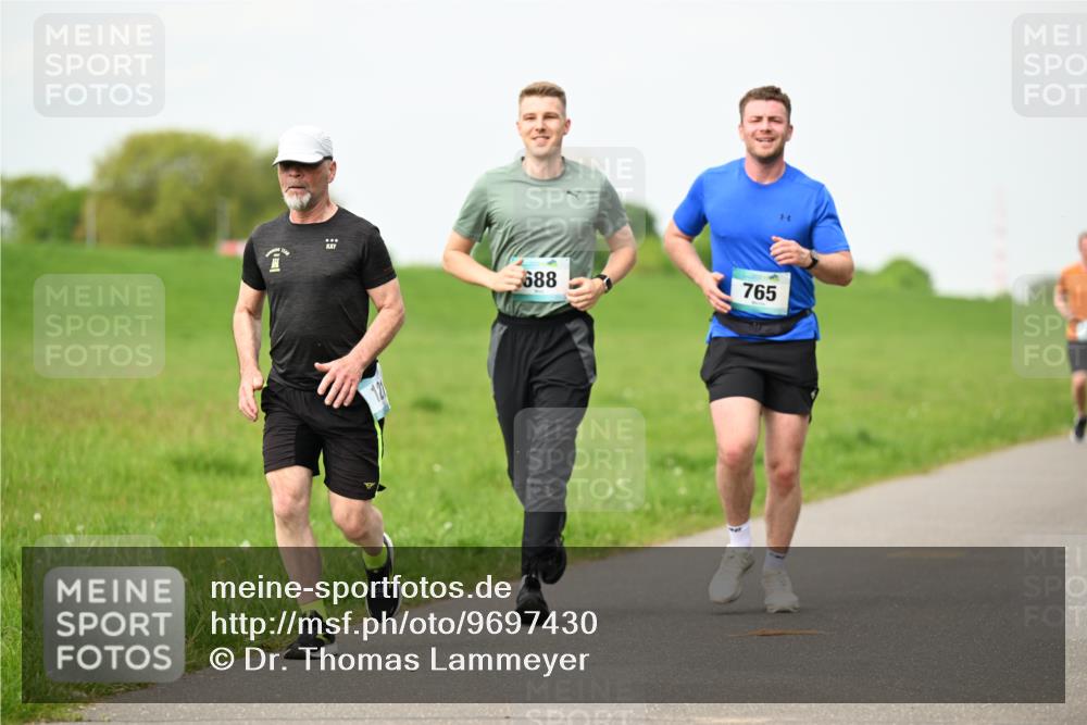 10.05.2026 - 8. Wedeler Halbmarathon Dr. Thomas Lammeyer http://msf.ph/oto/9697430 10.05.2026 11:29:11 Laufen 688, 765 meine-sportfotos.de