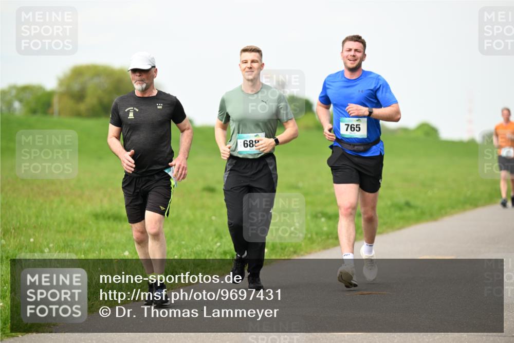 10.05.2026 - 8. Wedeler Halbmarathon Dr. Thomas Lammeyer http://msf.ph/oto/9697431 10.05.2026 11:29:11 Laufen 688, 765 meine-sportfotos.de
