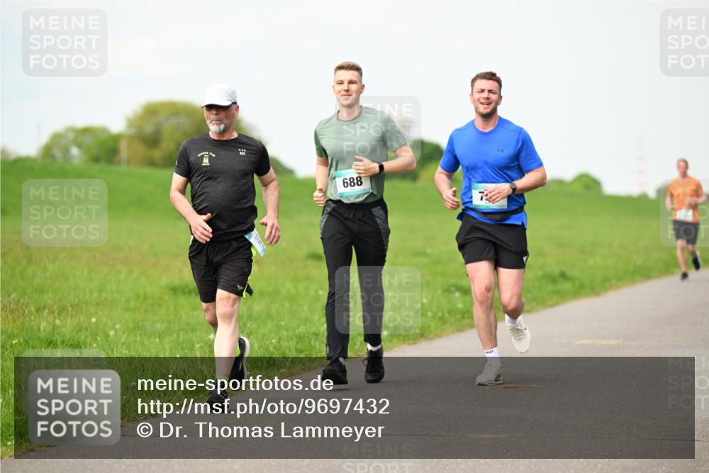 10.05.2026 - 8. Wedeler Halbmarathon Dr. Thomas Lammeyer http://msf.ph/oto/9697432 10.05.2026 11:29:11 Laufen 688 meine-sportfotos.de