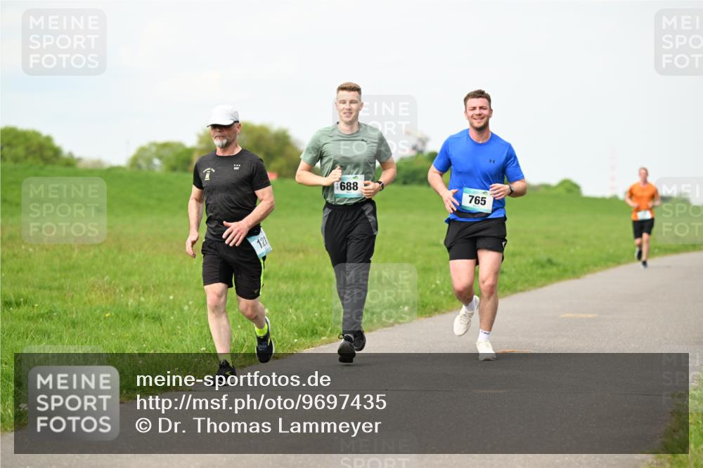 10.05.2026 - 8. Wedeler Halbmarathon Dr. Thomas Lammeyer http://msf.ph/oto/9697435 10.05.2026 11:29:12 Laufen 121, 688, 765 meine-sportfotos.de