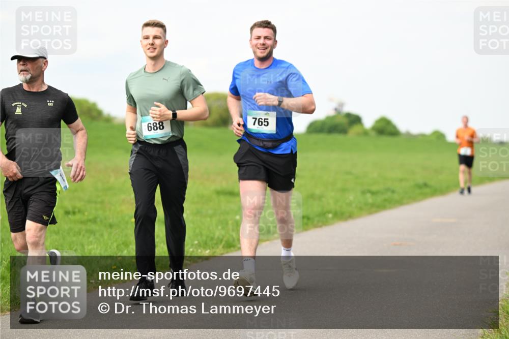 10.05.2026 - 8. Wedeler Halbmarathon Dr. Thomas Lammeyer http://msf.ph/oto/9697445 10.05.2026 11:29:13 Laufen 688, 765 meine-sportfotos.de