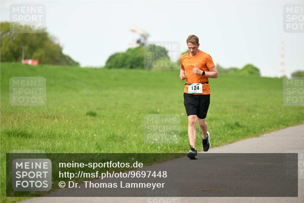 10.05.2026 - 8. Wedeler Halbmarathon Dr. Thomas Lammeyer http://msf.ph/oto/9697448 10.05.2026 11:29:17 Laufen 124 meine-sportfotos.de
