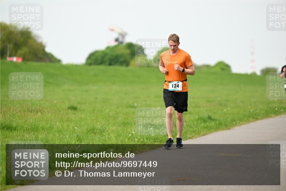 10.05.2026 - 8. Wedeler Halbmarathon Dr. Thomas Lammeyer http://msf.ph/oto/9697449 10.05.2026 11:29:17 Laufen 124 meine-sportfotos.de